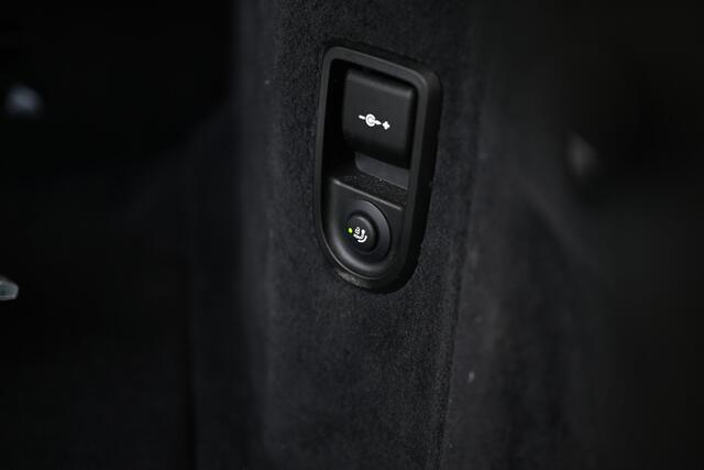 BMW 5-SERIE Touring 530e High Executive M Sport Automaat / Panoramadak / Trekhaak / Stoelverwarming / Active Cruise Control / Live Cockpit Professional / Parking Assistant