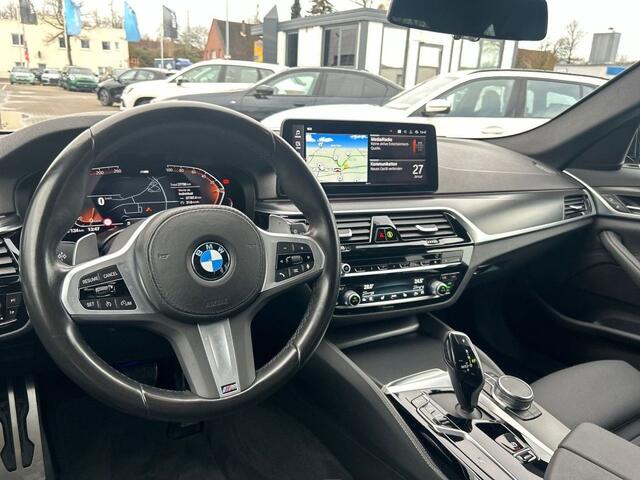 BMW 5-SERIE Touring 530d M Sport 286 PK Head Up Trekhaak LED Laser Sportstoelen 18 Inch Sensatec Leder
