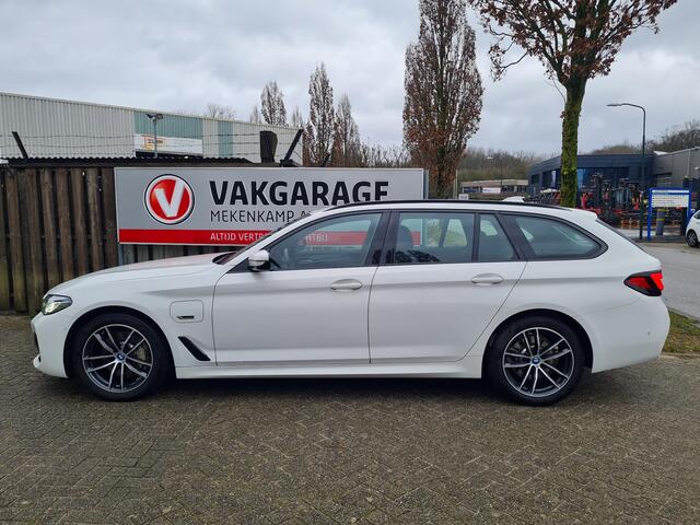 BMW 5-SERIE Touring 530e High Executive M Sport 18"/Panoramadak/Laser LED/Adaptief onderstel/Head-up/Keyless/Stoelverwarming/Adaptieve cruise/Dodehoek/Camera/Apple Carplay & Android Auto/HiFi