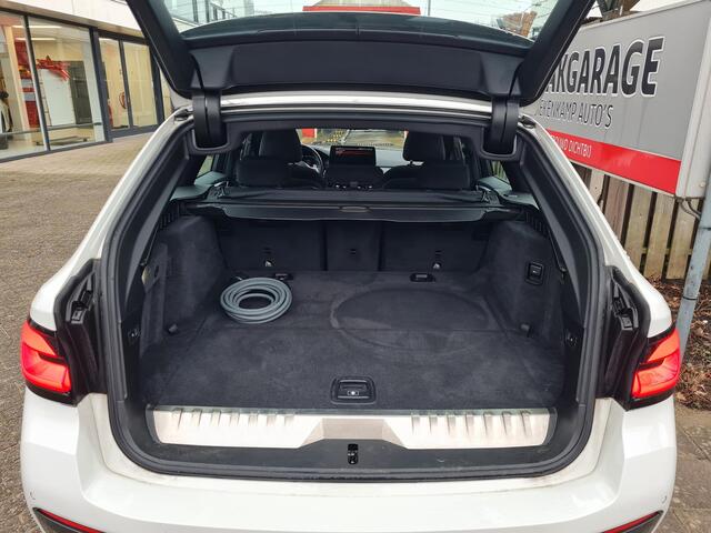 BMW 5-SERIE Touring 530e High Executive M Sport 18"/Panoramadak/Laser LED/Adaptief onderstel/Head-up/Keyless/Stoelverwarming/Adaptieve cruise/Dodehoek/Camera/Apple Carplay & Android Auto/HiFi