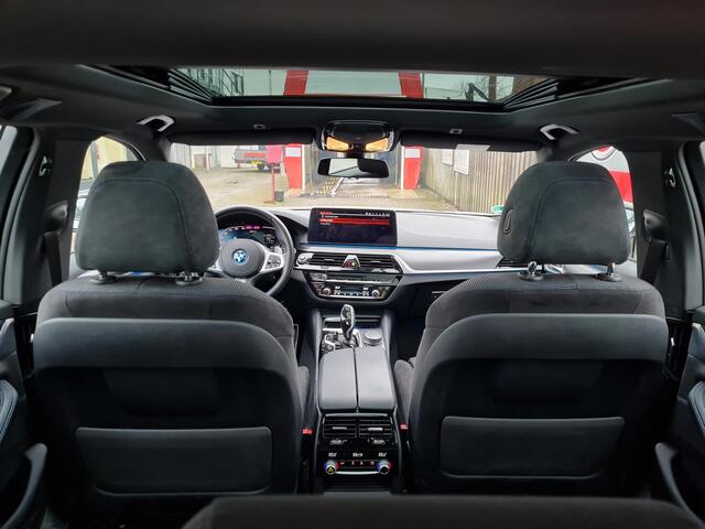 BMW 5-SERIE Touring 530e High Executive M Sport 18"/Panoramadak/Laser LED/Adaptief onderstel/Head-up/Keyless/Stoelverwarming/Adaptieve cruise/Dodehoek/Camera/Apple Carplay & Android Auto/HiFi