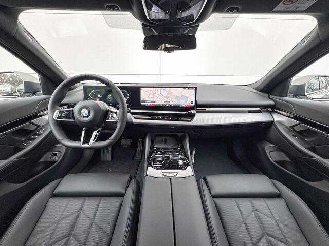 BMW 5-SERIE Touring 520i | M Sport | Stoelverwarming | Achteruitrijcamera |