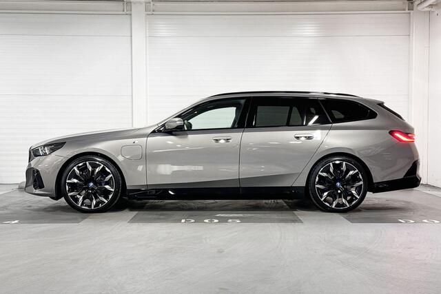 BMW 5-SERIE Touring 530e | M-Sport Pro | Travel Pack | Innovation Pack | Comfort Pack | Driving Assistant Professional | Bowers&Wilkins | Panoramadak | Comfort Access | Trekhaak