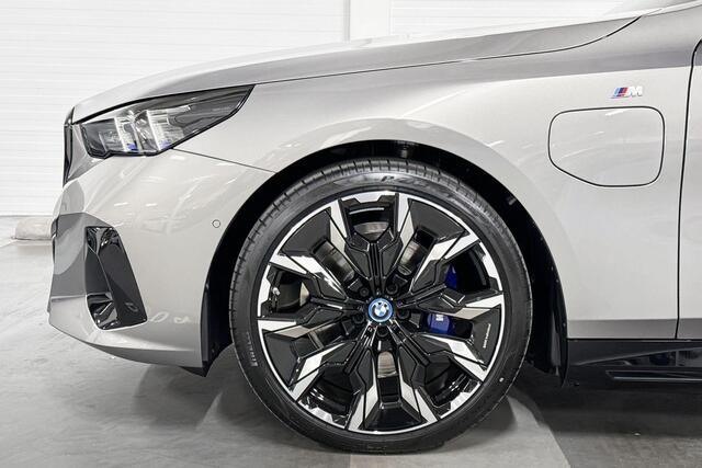 BMW 5-SERIE Touring 530e | M-Sport Pro | Travel Pack | Innovation Pack | Comfort Pack | Driving Assistant Professional | Bowers&Wilkins | Panoramadak | Comfort Access | Trekhaak