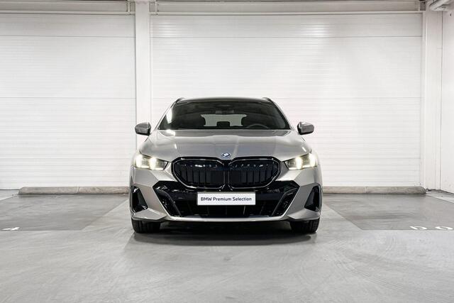 BMW 5-SERIE Touring 530e | M-Sport Pro | Travel Pack | Innovation Pack | Comfort Pack | Driving Assistant Professional | Bowers&Wilkins | Panoramadak | Comfort Access | Trekhaak