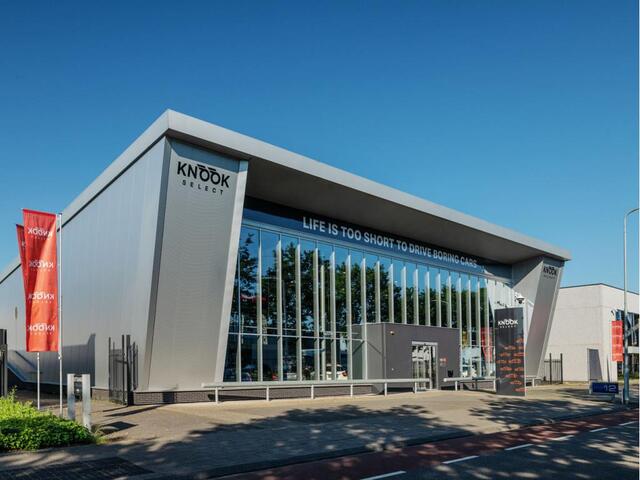 BMW 5-SERIE 520e M-Sport | Schuifdak | Comfortleder + Massage | Driving Ass. Pro | Laser | Live Cockpit Pro