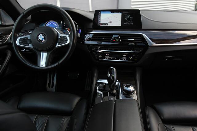 BMW 5-SERIE M550i xDrive High Executive I AUT. I 463 PK I LEDER I SCHUIFDAK I CARPLAY