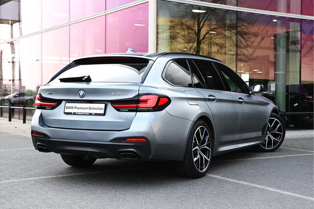 BMW 5-SERIE Touring 530e xDrive High Executive M Sport Automaat / Panoramadak / Trekhaak / Laserlight / Comfort Access / Parking Assistant Plus / Live Cockpit Professional / Adaptief onderstel