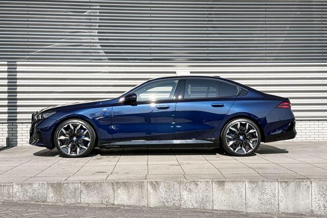 BMW 5-SERIE Sedan 550e xDrive