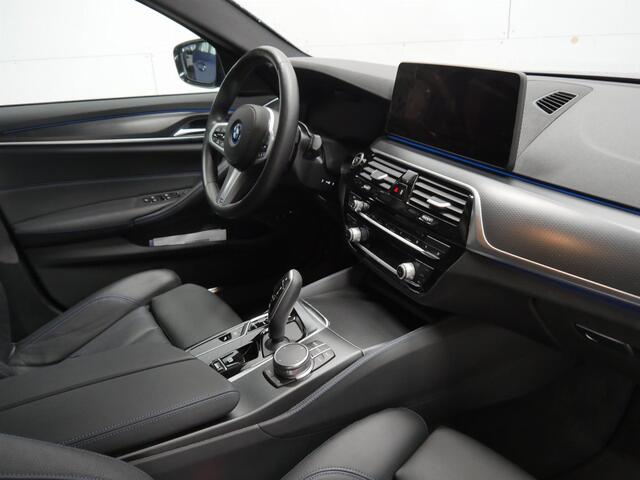 BMW 5-SERIE Touring 530e xDrive M-Sport | Driving Assistant Professional | 2023! | Head-Up | Laser