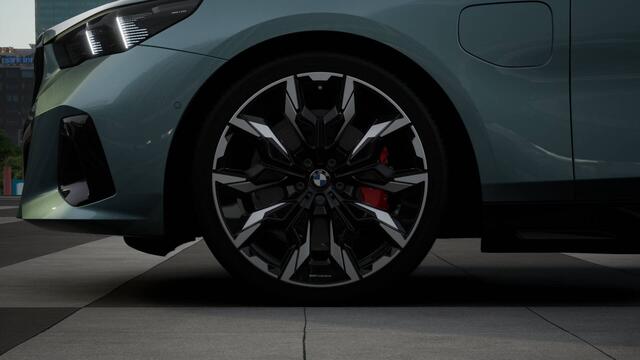 BMW 5-SERIE Touring 530e M Sport Automaat / Trekhaak / Adaptieve LED / Stoelventilatie / Parking Assistant / Stoelverwarming / M Sportonderstel