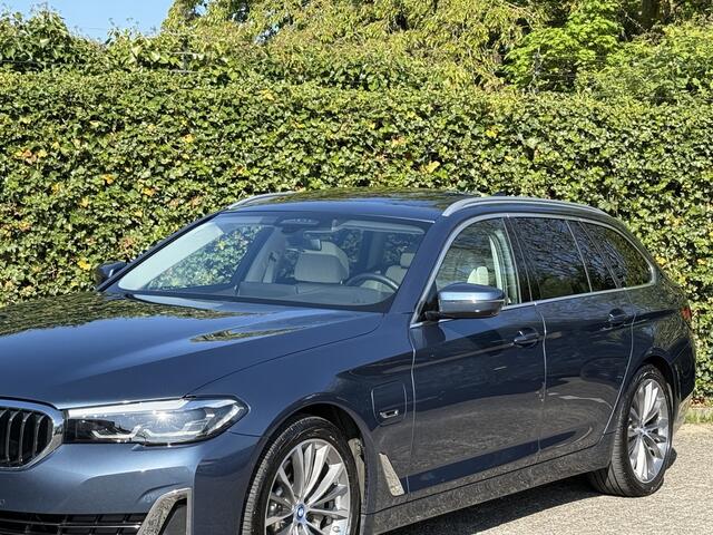 BMW 5-SERIE Touring 530e | High Exe | Luxury Line | CoPilot | Nappa | Panorama | Comfortstoel. | Stuur + 4x Stoelverw.