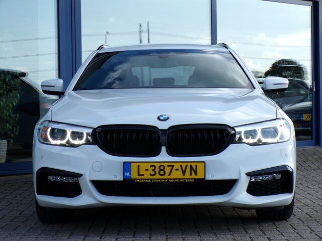 BMW 5-SERIE Touring 530i High Executive M-Sport, Full LED / Trekhaak / Camera + Sensoren / Stoelverwarming / 18' Sportvelgen