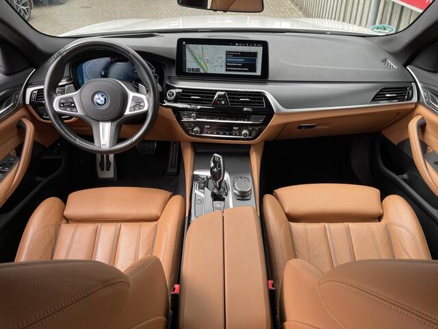 BMW 5-SERIE Touring 530e xDrive High Executive 18"/Laser LED/Leder/Head-up/Keyless/Trekhaak/Stoelverwarming/Adaptieve cruise/Dodehoek/Camera/Apple Carplay & Android Auto/HiFi