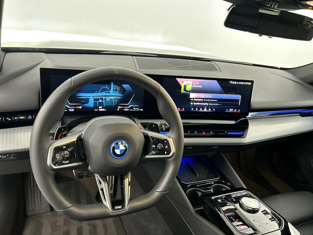 BMW 5-SERIE Touring 530e/M-Pakk/Pano/Trekh/Leder/20"/BTW/Ned.Auto