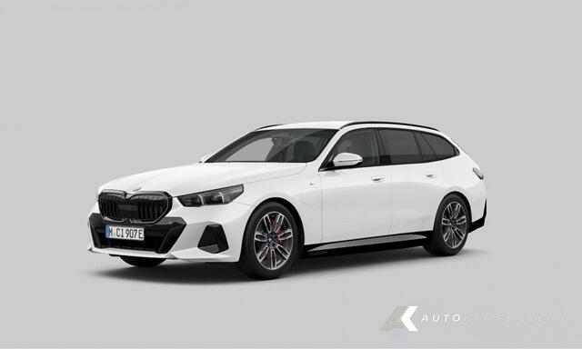 BMW 5-SERIE 530e M Sport Pro | Shadow | Harman/Kardon | Driving Ass. Plus | Trekhaak | Iconic Glow | 19' Inch |