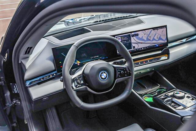 BMW 5-SERIE 550e xDrive | Adapt. LED | Adapt. Cruise | Stoelverwarming | Harman Kardon | 360 Camera | Elek. Trekhaak