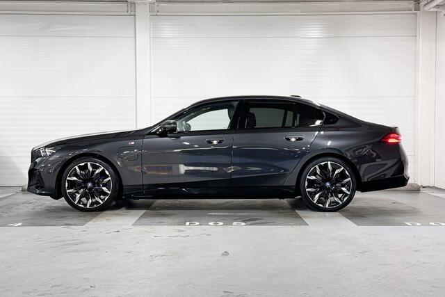 BMW 5-SERIE Sedan 530e | M-Sport Pro | Travel Pack | Innovation Pack | Comfort Pack | Driving Assistant Professional | Bowers&Wilkins | Comfort Access