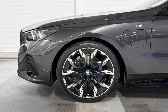 BMW 5-SERIE Sedan 530e | M-Sport Pro | Travel Pack | Innovation Pack | Comfort Pack | Driving Assistant Professional | Bowers&Wilkins | Comfort Access