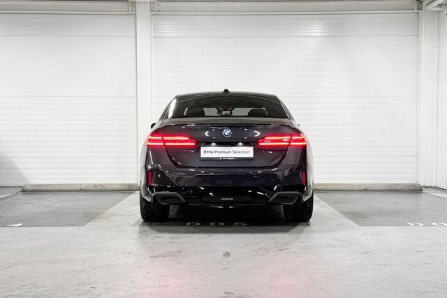 BMW 5-SERIE Sedan 530e | M-Sport Pro | Travel Pack | Innovation Pack | Comfort Pack | Driving Assistant Professional | Bowers&Wilkins | Comfort Access