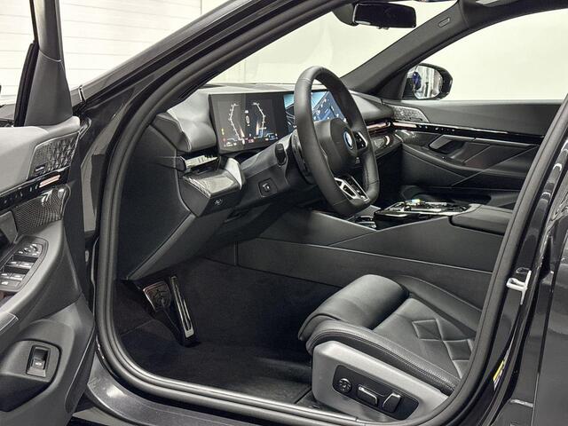 BMW 5-SERIE Sedan 530e | M-Sport Pro | Travel Pack | Innovation Pack | Comfort Pack | Driving Assistant Professional | Bowers&Wilkins | Comfort Access