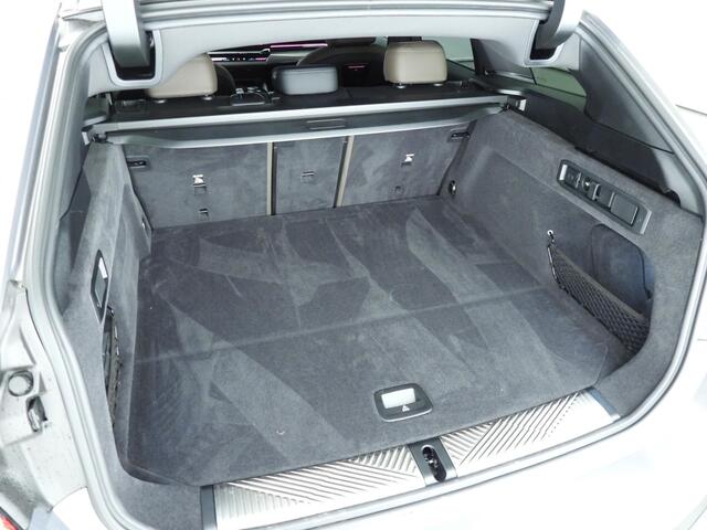 BMW 5-SERIE Touring 520d | M-Sportpakket | LED | HUD | Trekhaak | Active cruise | Keyles go | DAB | Harman-kardon sound | Alu 20 inch