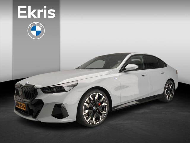 BMW 5-SERIE Sedan 520d M-Sportpakket Pro / Trekhaak / Panodak / Adaptief onderstel / Standkachel / Getint glas / Bower & Wilkens / Alu wielen 21 inch