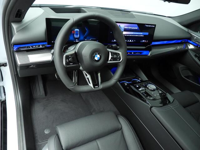 BMW 5-SERIE Sedan 520d M-Sportpakket Pro / Trekhaak / Panodak / Adaptief onderstel / Standkachel / Getint glas / Bower & Wilkens / Alu wielen 21 inch