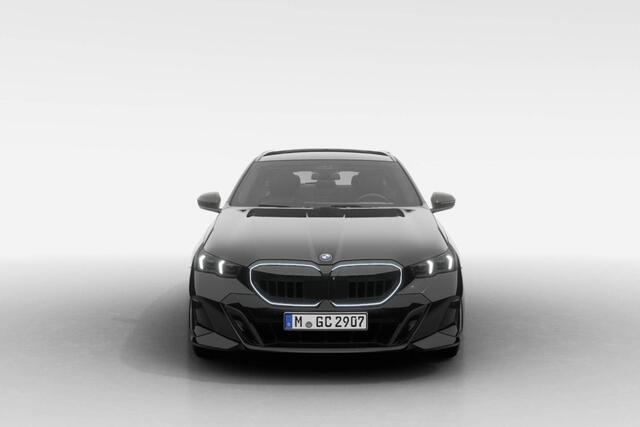 BMW 5-SERIE Touring 520i | M Sport Pro | Innovation Pack | Travel Pack | Comfort Pack
