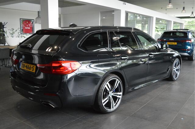 BMW 5-SERIE Touring 540i xDrive M-Sport head up pano leer camera 20 inch !!