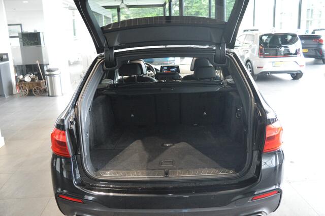BMW 5-SERIE Touring 540i xDrive M-Sport head up pano leer camera 20 inch !!