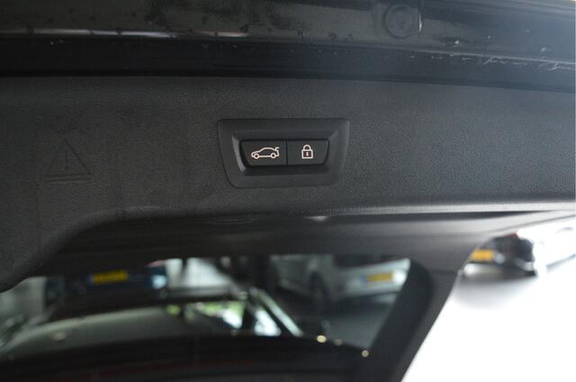 BMW 5-SERIE Touring 540i xDrive M-Sport head up pano leer camera 20 inch !!