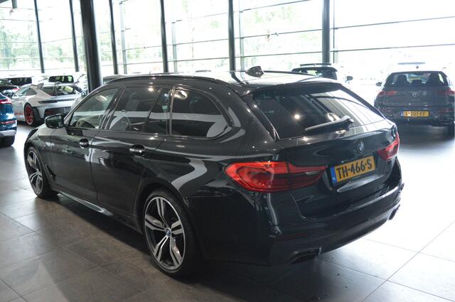 BMW 5-SERIE Touring 540i xDrive M-Sport head up pano leer camera 20 inch !!