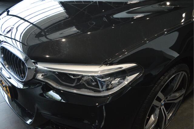 BMW 5-SERIE Touring 540i xDrive M-Sport head up pano leer camera 20 inch !!