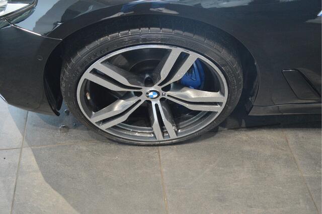 BMW 5-SERIE Touring 540i xDrive M-Sport head up pano leer camera 20 inch !!
