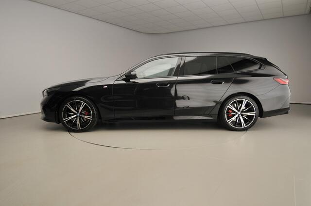 BMW 5-SERIE Touring 520d | M-Sportpakket | LED | HUD | Trekhaak | Active cruise | Keyles go | DAB | Harman-kardon sound | Alu 20 inch