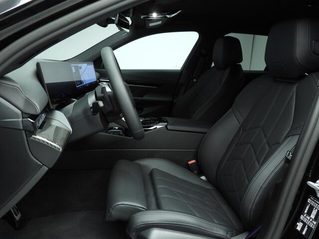 BMW 5-SERIE Touring 520d | M-Sportpakket | LED | HUD | Trekhaak | Active cruise | Keyles go | DAB | Harman-kardon sound | Alu 20 inch