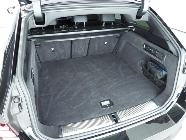 BMW 5-SERIE Touring 520d | M-Sportpakket | LED | HUD | Trekhaak | Active cruise | Keyles go | DAB | Harman-kardon sound | Alu 20 inch