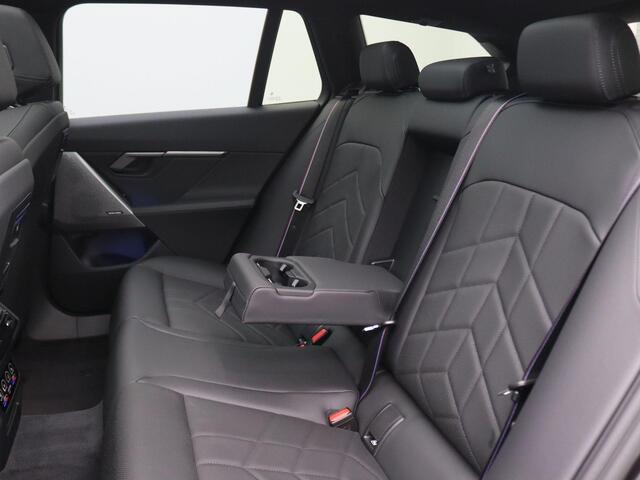 BMW 5-SERIE Touring 530e M Sport Edition 299PK AUT. Panoramadak, Keyless, Adaptieve Cruise, Memorystoel, Head-Up Display, Elektr. Achterklep, Stoelverwarming+Koeling, Stuurverwarming, Volleder, Trekhaak, 21" LM Velgen