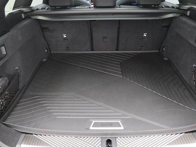 BMW 5-SERIE Touring 530e M Sport Edition 299PK AUT. Panoramadak, Keyless, Adaptieve Cruise, Memorystoel, Head-Up Display, Elektr. Achterklep, Stoelverwarming+Koeling, Stuurverwarming, Volleder, Trekhaak, 21" LM Velgen