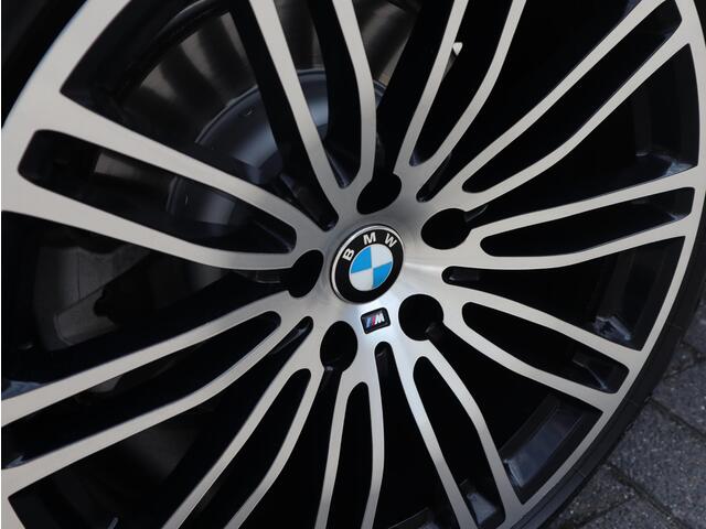 BMW 5-SERIE Touring 520i High Executive Edition | 19 Inch | 4-zone ACC | Trekhaak