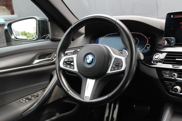 BMW 5-SERIE 545e xDrive Business Edition Plus | Incl. 12 maanden garantie | Harman/Kardon | Dodehoek detectie | F1 Flippers | Cruise control | Apple carplay/Android auto | Stoelverwarming | Lichtmetalen velgen 20"