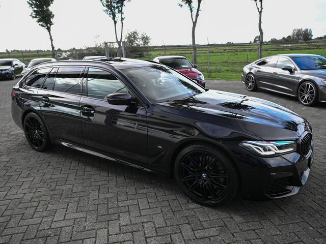 BMW 5-SERIE Touring 540d xDrive 340pk M-Sportpakket Head-Up Laser-Led Comf-Zetels Keyless