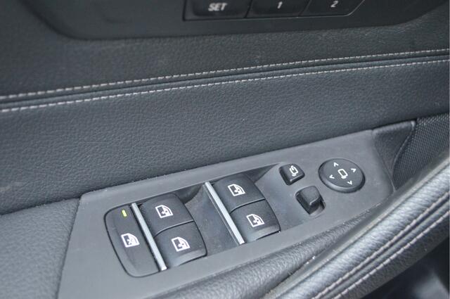 BMW 5-SERIE Touring 520i High Executive M Sport Automaat / Panoramadak / Trekhaak / Laserlight / Achteruitrijcamera / M Sportonderstel / Head-Up / Stuurverwarming