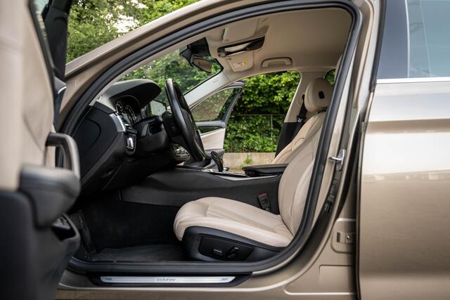 BMW 5-SERIE Touring 520i Executive Leder Trekhaak LED Orig NL Auto