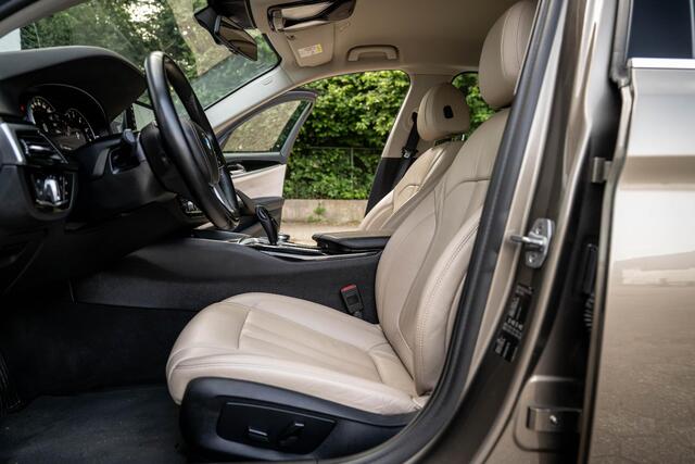 BMW 5-SERIE Touring 520i Executive Leder Trekhaak LED Orig NL Auto