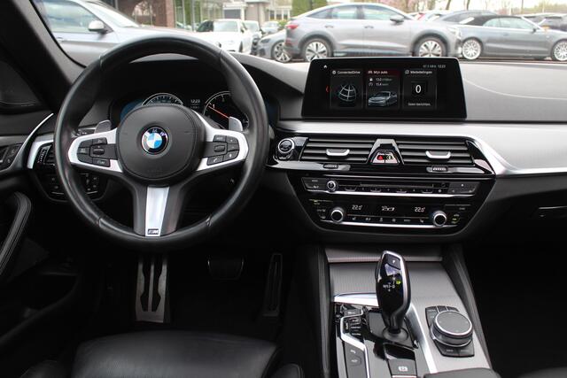 BMW 5-SERIE Touring 520d High Exe. M Sport / Panoramadak / Camera / Head-up / 19'' / Leder / Navigatie / Stoelverwarming / Cruise Control