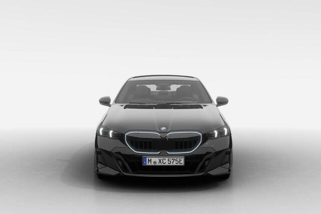 BMW 5-SERIE Sedan 530e M Sport Edition | M Sport Pro | Innovation Pack | Travel Pack | Comfort Pack | Trekhaak