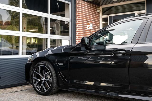 BMW 5-SERIE 530 530e Business Edition Plus | Shadow | M Sport | Panorama | Laser | Head-up | Leder | Camera | H/K |Trekhaak | 19 Inch |