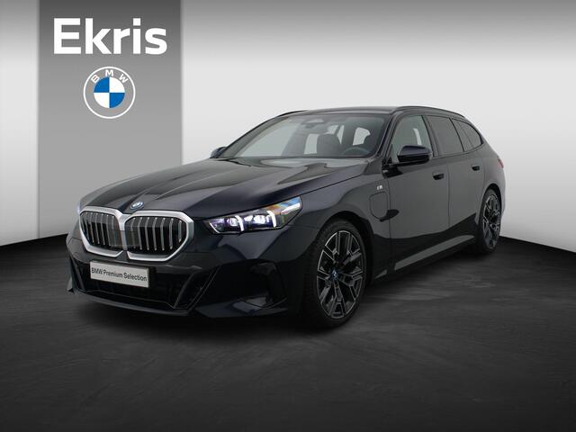 BMW 5-SERIE 530e Touring M Sport Edition | Travel Pack | Trekhaak | Achteruitrijcamera | Driving Assistant Plus | 20"